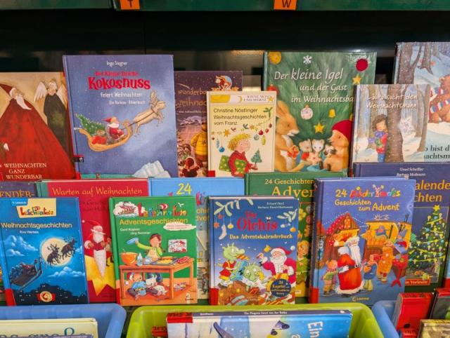 Foto unseres Angebots an Advents- und Weihnachstbüchern für Kinder.