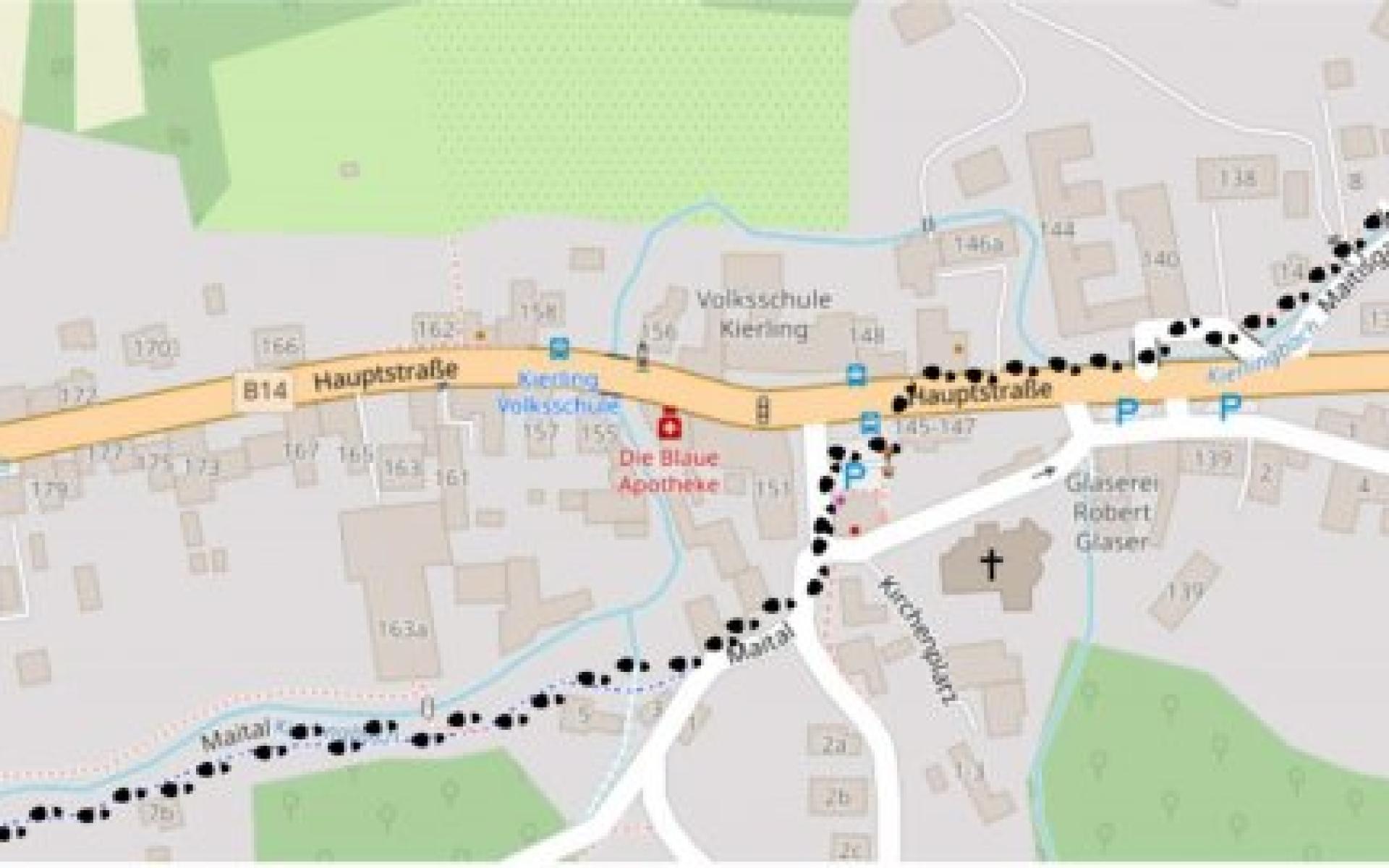 Stadtplan von Kierling , in den zwischen der Bücherei und dem Kafka-Gedenkraum mit kleinen Schuhabdrücken ein Spazierweg eingezeichnet wurde.